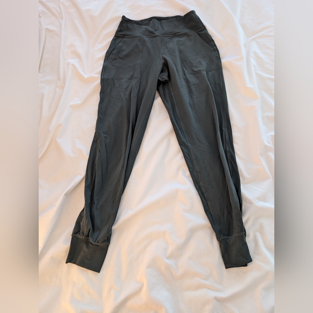 Lululemon joggers olive size 8